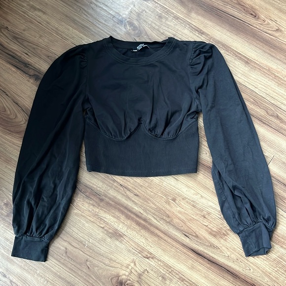 Bershka Tops - 🚩SOLD🚩 Bershka Balloon Sleeve Top